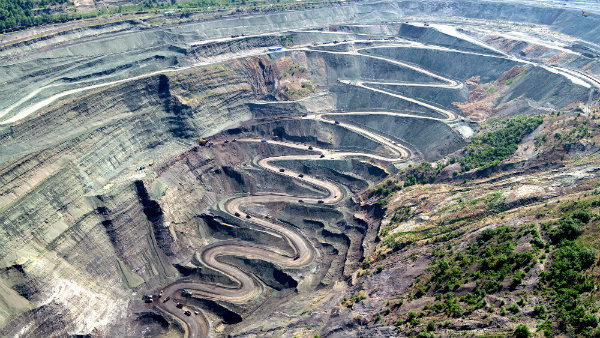 坑下东端帮公路