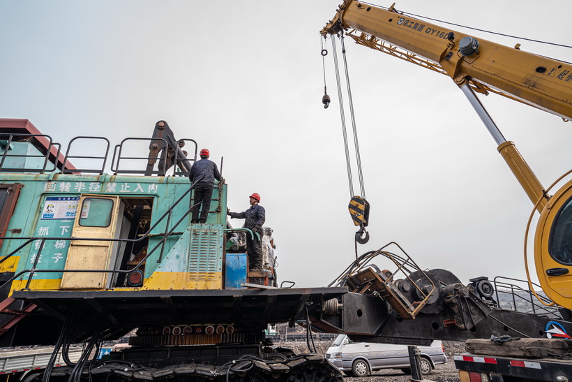 4立挖掘机大修拆卸