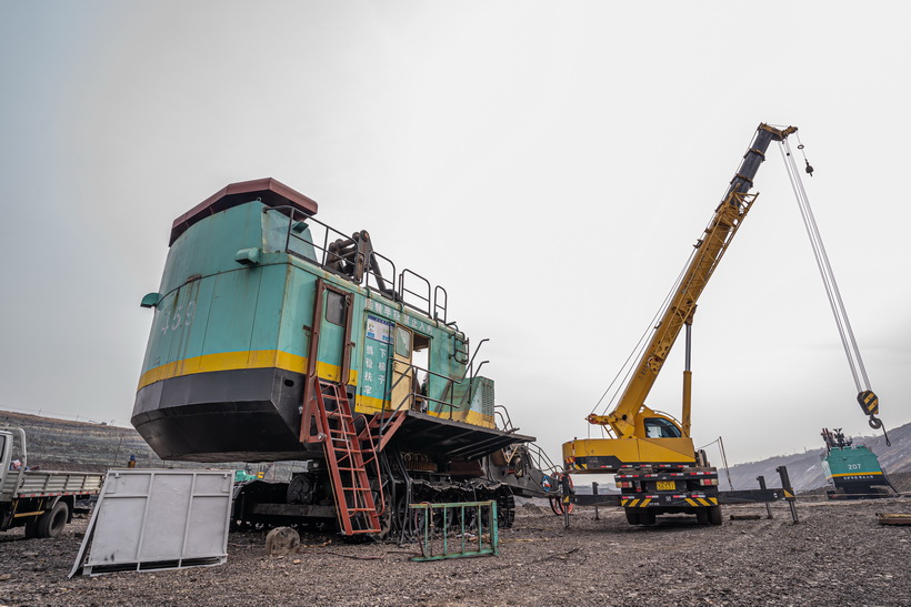 4立挖掘机大修拆卸