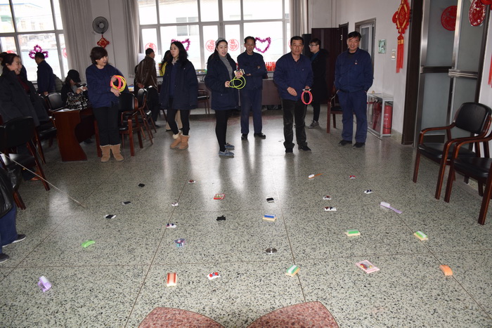 春节员工套圈.JPG