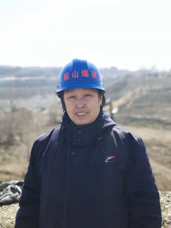 巾帼如桂硕满�? 暗香源自苦寒梅图片_副本.jpg