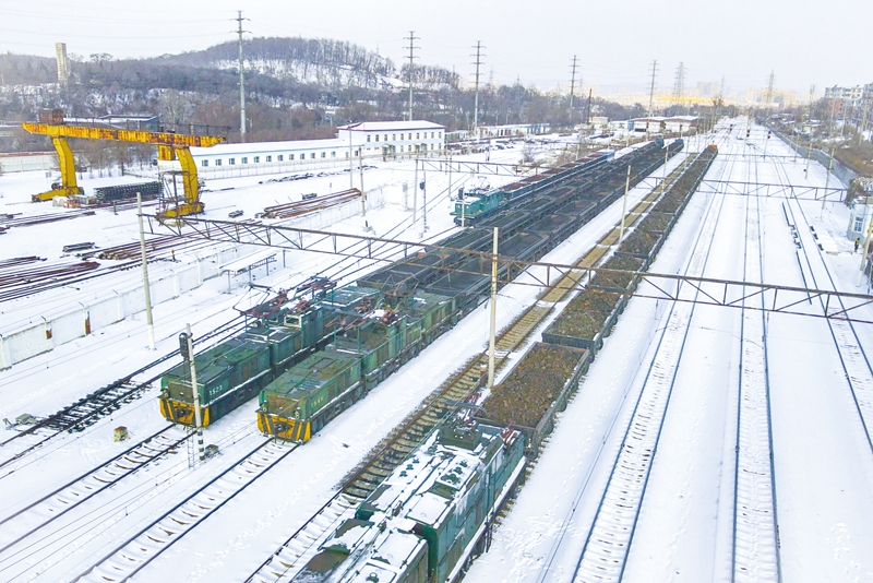 “严”字当头 “实”字领跑 筑牢安全根基_副本.jpg